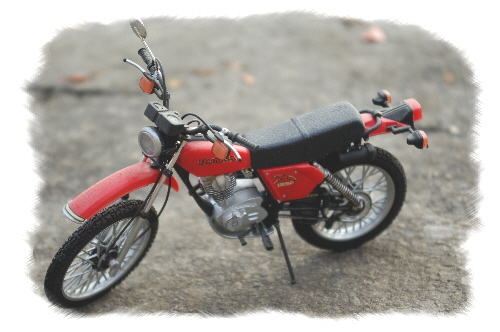 maquette de moto à construire - TRANSALPAGE